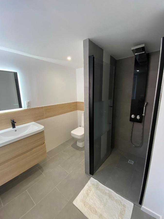 Appartement Rez De Villa Proche Port Et Plages De Sanary Exteriör bild