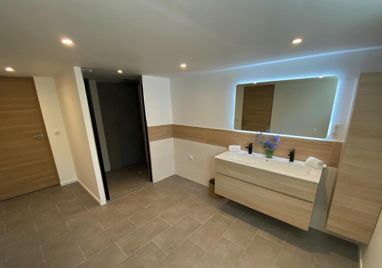 Appartement Rez De Villa Proche Port Et Plages De Sanary Exteriör bild