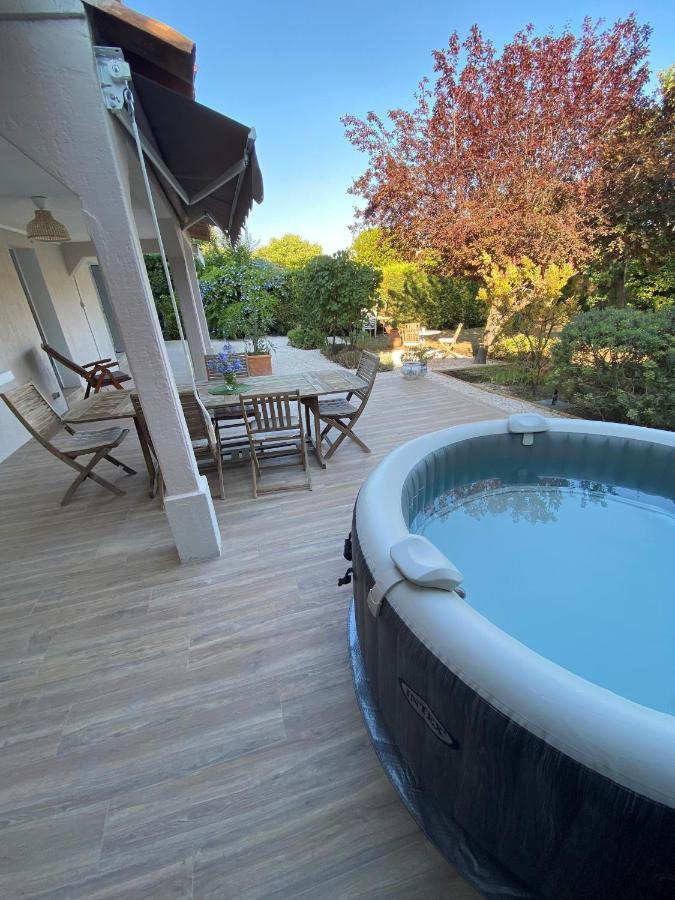 Appartement Rez De Villa Proche Port Et Plages De Sanary Exteriör bild