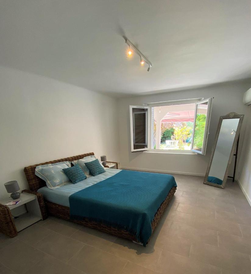 Appartement Rez De Villa Proche Port Et Plages De Sanary Exteriör bild