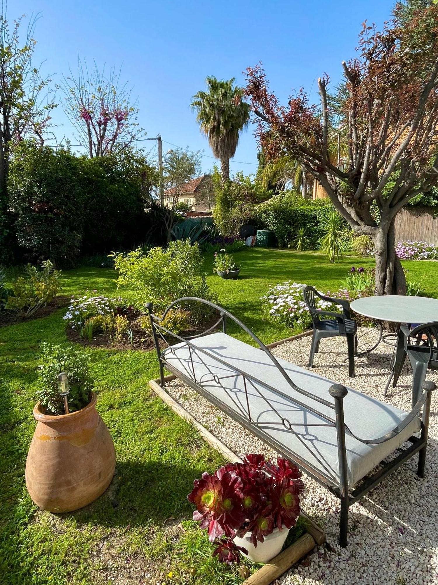 Appartement Rez De Villa Proche Port Et Plages De Sanary Exteriör bild